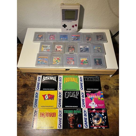 Nintendo Gameboy w/ 16 games & Travel Case - Picture 1 of 6